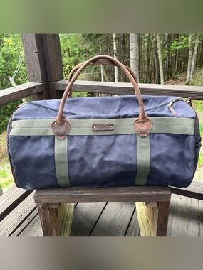 L.L. Bean “Cargo” Medium Navy Duffle Bag Spring 22x11 Catalog